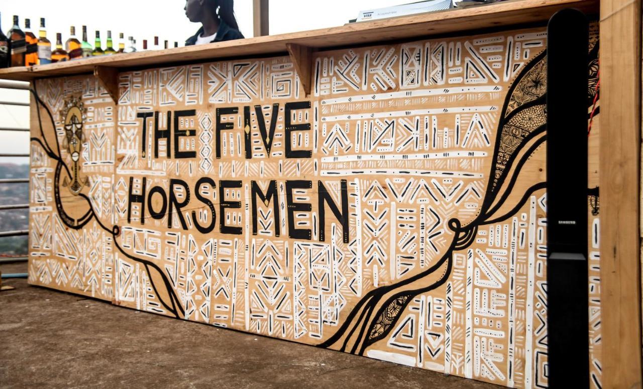 The Five Horsemen Hostel Kampala Exterior photo