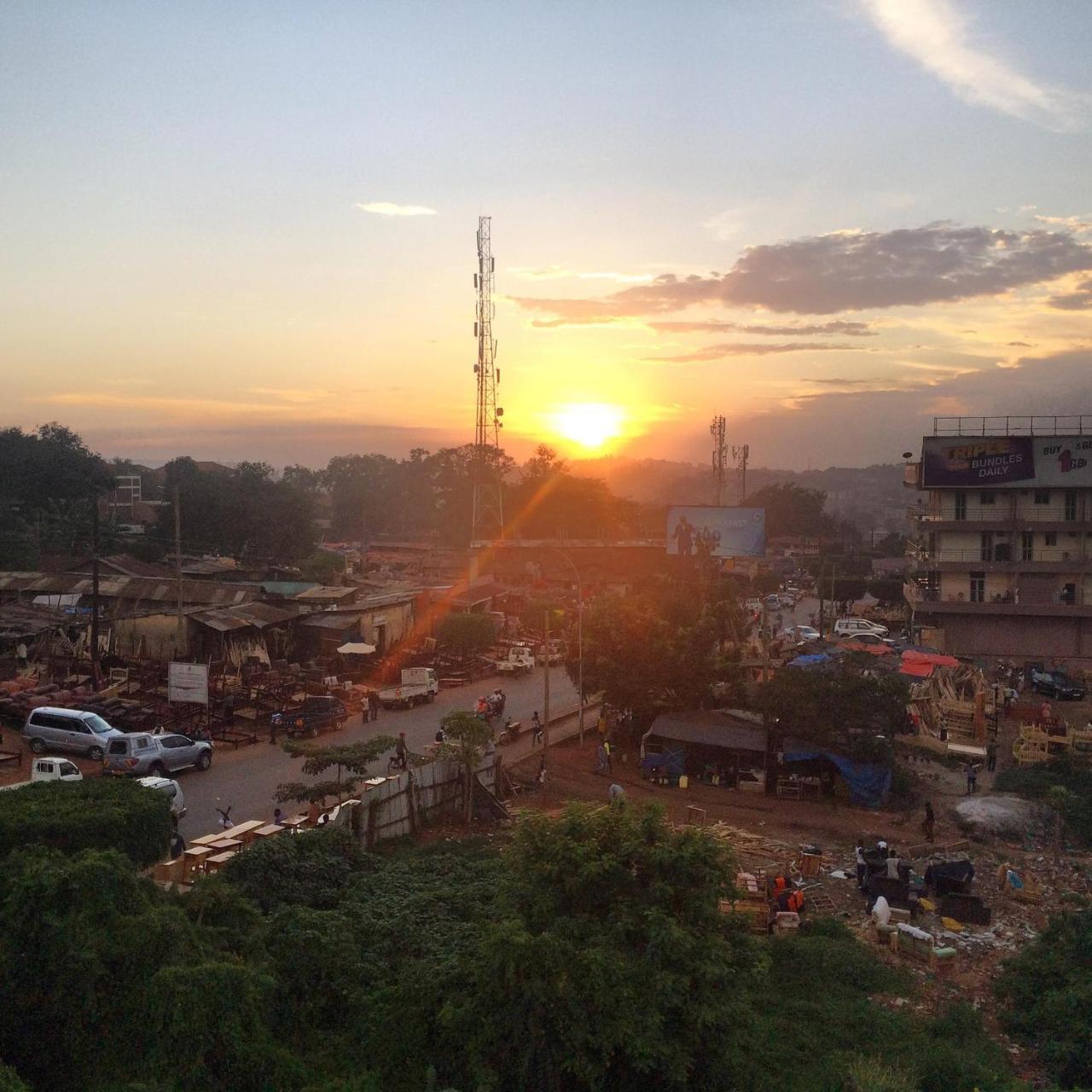 The Five Horsemen Hostel Kampala Exterior photo