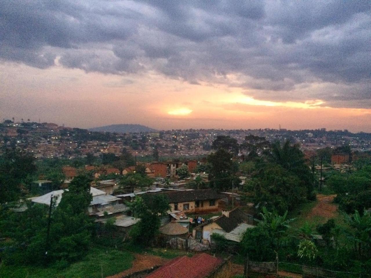 The Five Horsemen Hostel Kampala Exterior photo