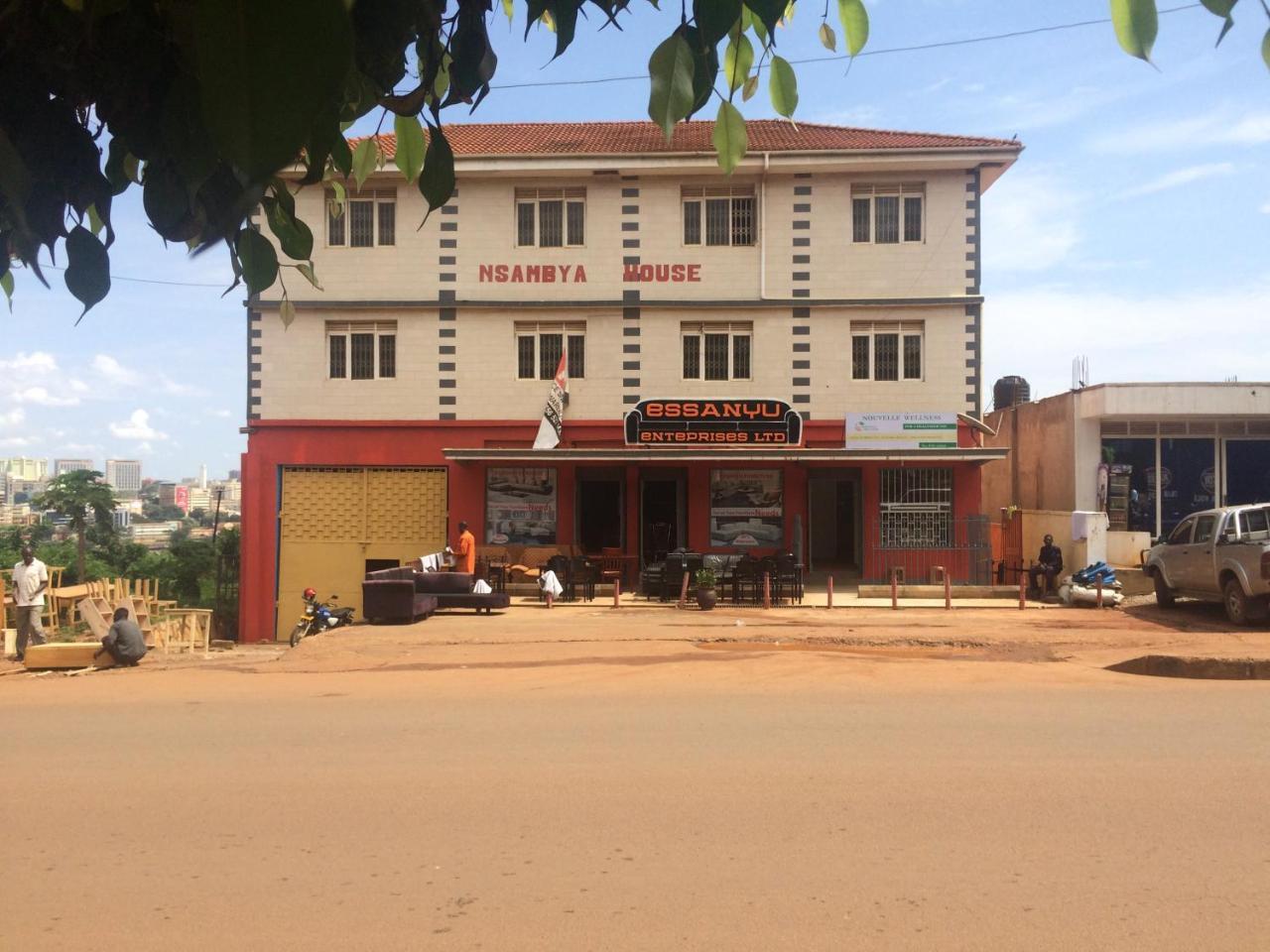 The Five Horsemen Hostel Kampala Exterior photo