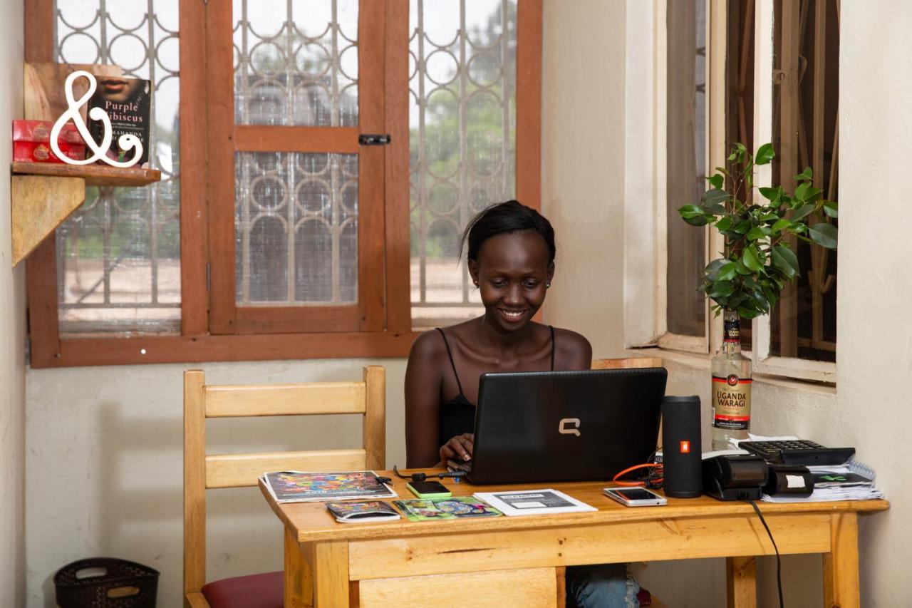 The Five Horsemen Hostel Kampala Exterior photo